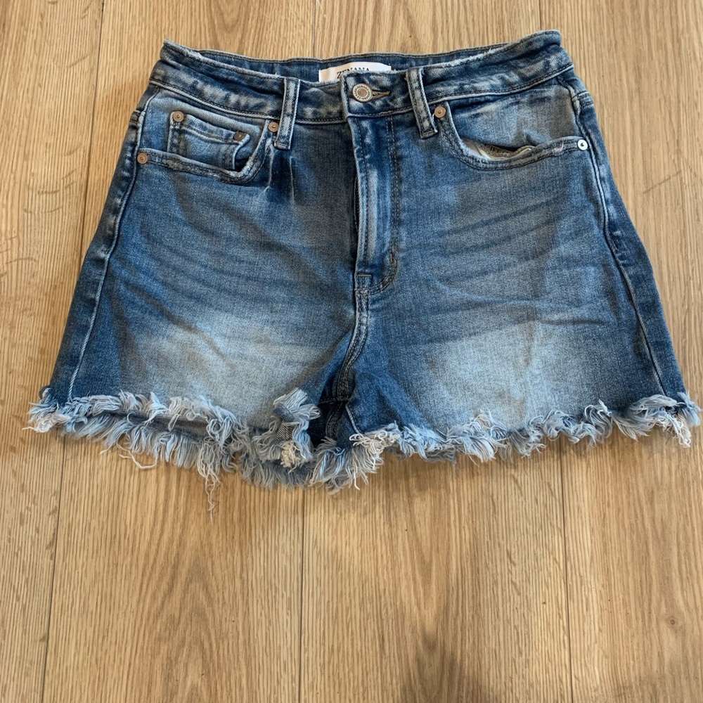 Zenana Outfitters Blue Frayed Jean Shorts